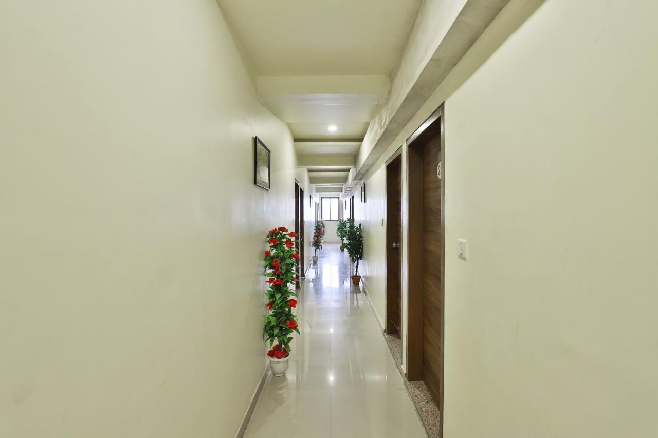 Oyo 15417 Red Rose Hotel Batwa Luaran gambar