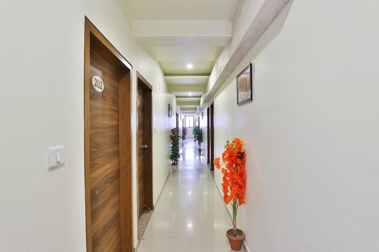 Oyo 15417 Red Rose Hotel Batwa Luaran gambar
